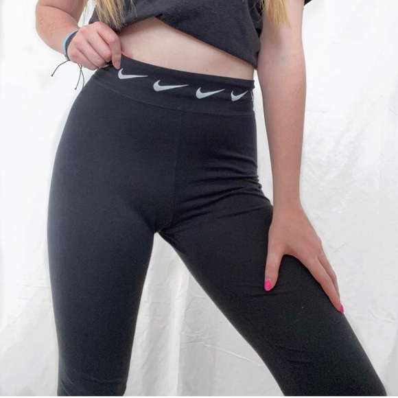 Nike Swoosh Black Leggings - Picture 1 of 5